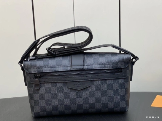 S-Cape Messenger VUITTON LOUIS 0426